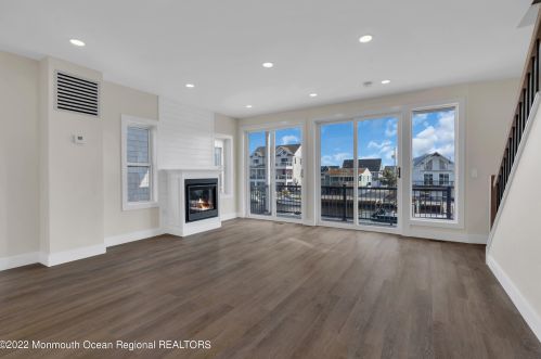 1217 Niihau Dr, Lacey NJ  08731-4702 exterior