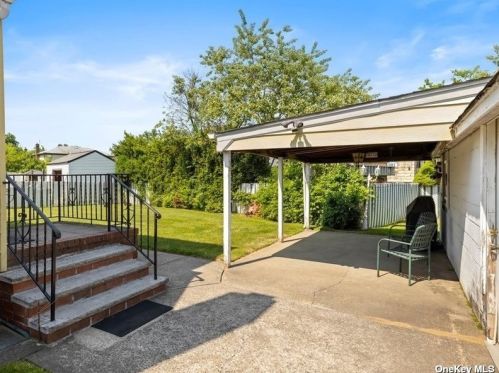 430 Clement Ave, Floral Park NY  11003-2703 exterior