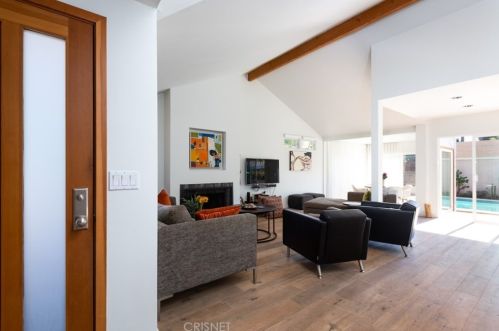 14702 Weddington St, Van Nuys, CA 91411-4042