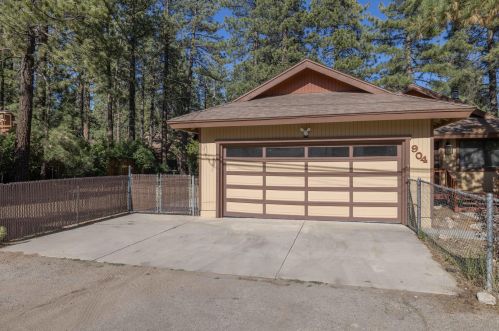 904 Wendy Ave, Big Bear City, CA 92314-9333