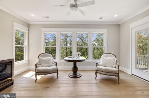 1044 Manning St, Great Falls VA  22066-1922 exterior