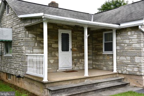 1449 Main St, Shoemakersville, PA 19555-1711