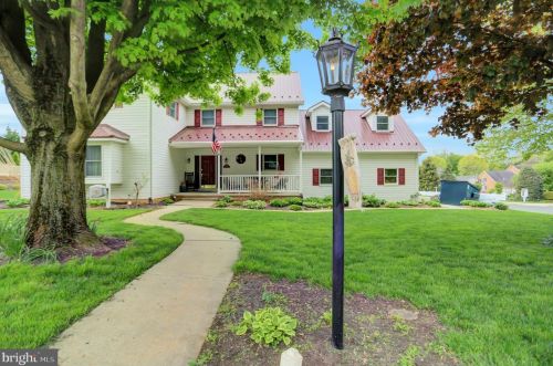 300 Hollar Ave, Lees Cross Roads, PA 17257-2138