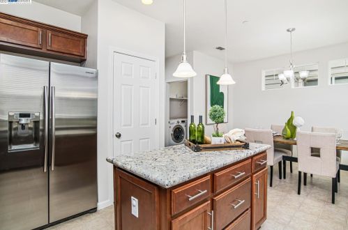 7056 Mariposa Ln, Pleasanton CA  94568-2569 exterior