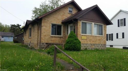 1307 Rayon Dr, Parkersburg, WV 26101-7059