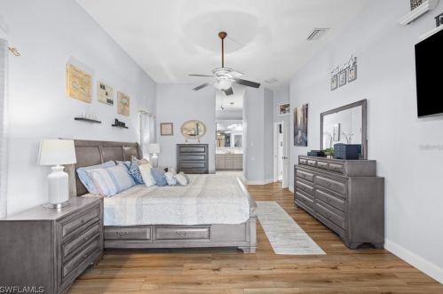 201 4th Pl, Cape Coral FL  33990-1042 exterior