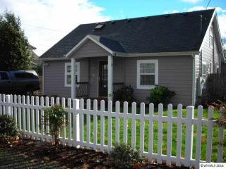 5230 Auburn Rd, Salem, OR 97317-3210
