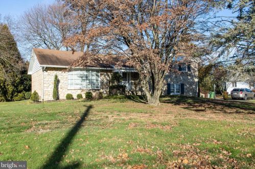 1558 Hills Ave, Willow Grove PA  19090-4232 exterior