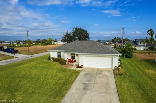 1401 14th Ter, Cape Coral, FL 33909-1583