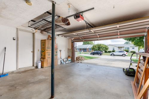 42 Meadow Wood Dr, Florence KY  41042-9323 exterior