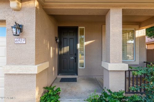 6919 Blackhawk Dr, Glendale AZ  85308-9487 exterior