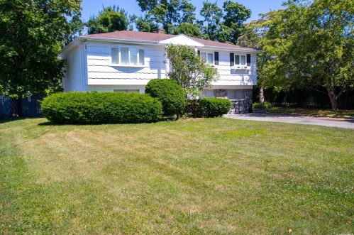 1393 Ackerson Blvd, Bayshore, NY 11706-3842