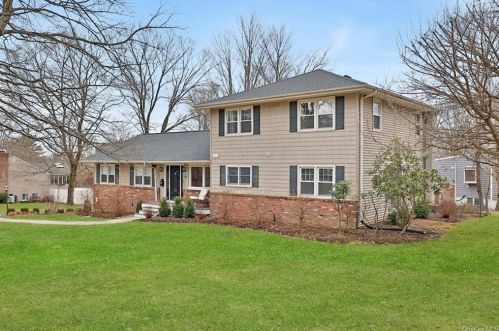 61 Greenwood Ln, Valhalla, NY 10595-1110