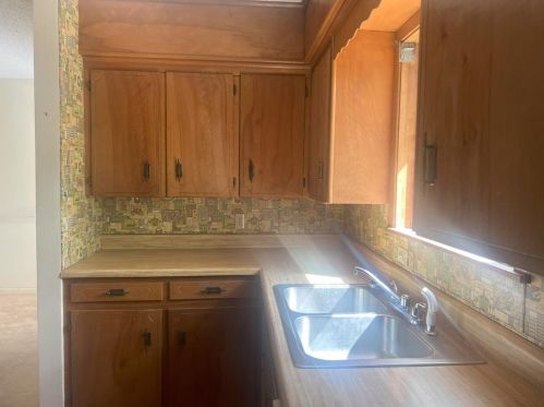 1305 Oak Dr, Hitchcock, TX 77563-3029