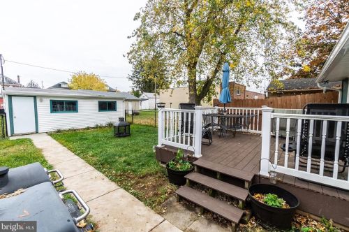 350 Maple Ave, Hanover PA  17331-5124 exterior