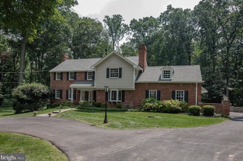 708 Woodcrest Cir, Wayne, PA 19087-3628