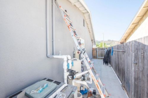 1031 Gale St, Escondido CA  92027-1230 exterior