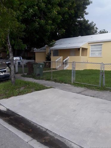 741 7th St, Hialeah, FL 33010-4533