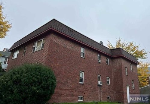 293 Maple Ave, East Orange, NJ 07017-4504