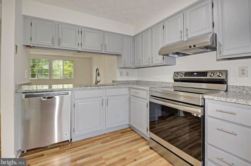 2853 Middleboro Dr, Falls Church VA  22042-4403 exterior