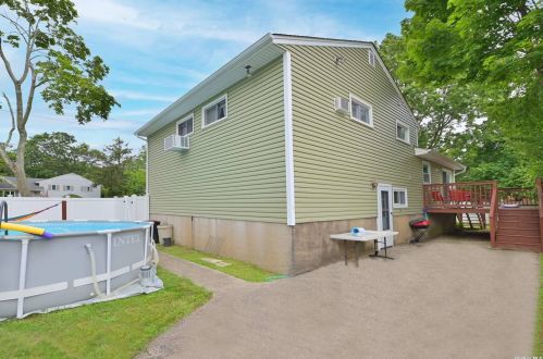 821 Virginia Ave, North Bellmore NY  11710-1341 exterior