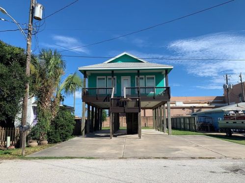5723 Maco St, Galveston, TX 77551-5847