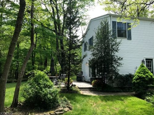 42 King George Rd, Warren NJ  07059-7045 exterior