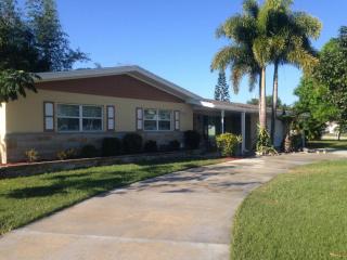 412 Oleander Ave, Fort Pierce FL  34952-1344 exterior
