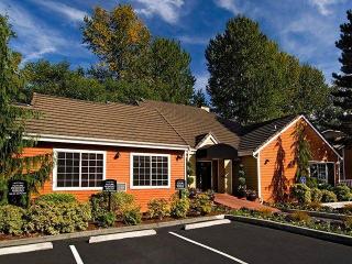 4250 Lake Sammamish Pkwy, Redmond WA  98052-7104 exterior