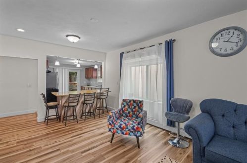 1736 Elmwood Ave, Warwick RI  02888-1104 exterior
