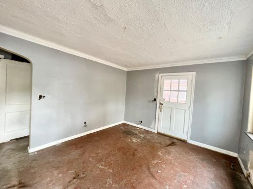 5616 Colerain Ave, Cincinnati, OH 45239-6746