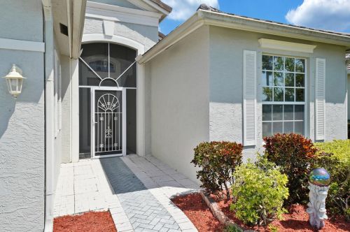 419 Talquin Ln, Fort Pierce, FL 34986-2064
