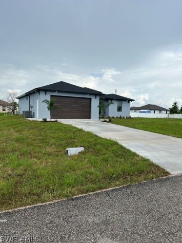 1811 17th Pl, Cape Coral, FL 33909-5493