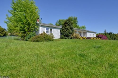 6 Sandra Rd, East Amwell Township NJ  08551-1009 exterior