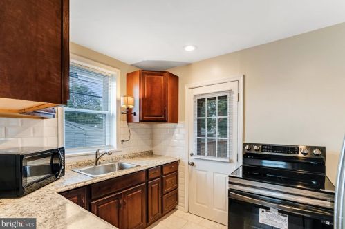 104 South Pl, New Castle DE  19720-2736 exterior