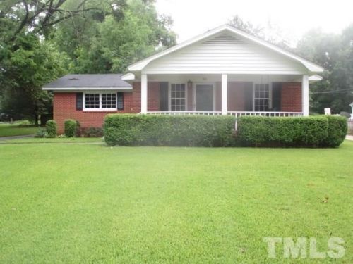 702 Peterson St, Clinton, NC 28328-2644