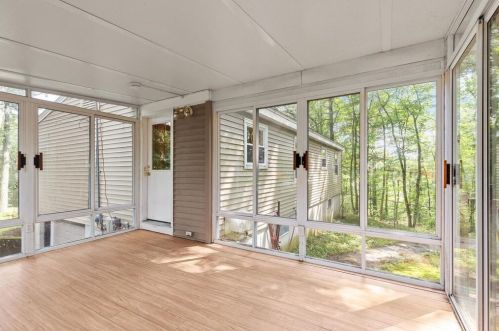 1 Nolet Ave, Salem NH  03079-1756 exterior