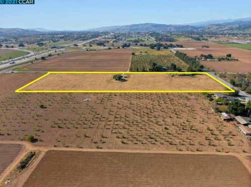 15535 Murphy Ave, Morgan Hill, CA 95037-9545