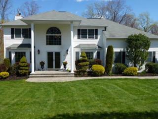 25 Ravenna Dr, Mount Ivy, NY 10970-3607