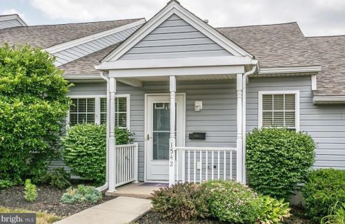 1542 Glasgow St, Pottstown, PA 19464-9417