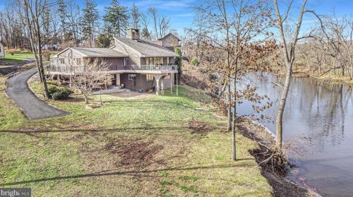 21 Walnut Ln, Perkiomenville, PA 18074-9795