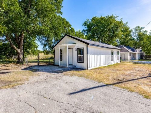 1602 Brazos Ave, Cleburne TX  76031-3309 exterior