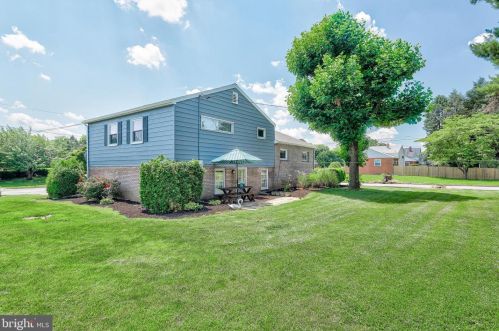 33 Scarsdale Dr, Camp Hill PA  17011-7933 exterior