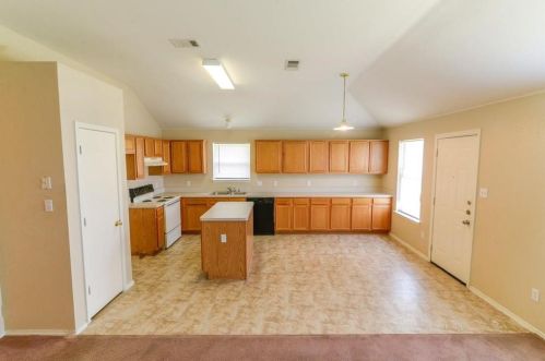 1727 Reynolds St, Lancaster TX  75134-4124 exterior
