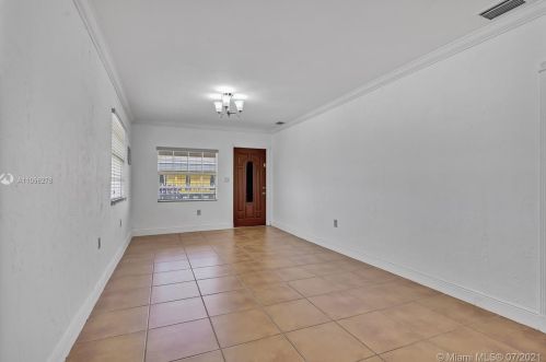 2259 5th Ave, Hialeah FL  33010-2104 exterior