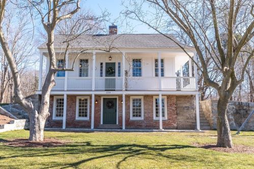 2211 Mendon Rd, Cumberland, RI 02864-3807