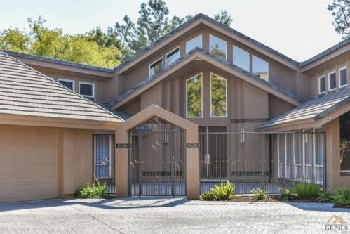 6300 De La Guerra Ter, Bakersfield CA  93306-9760 exterior