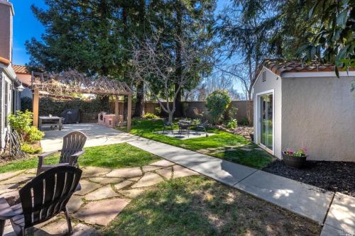 424 Stanford St, Vacaville CA  95687-4653 exterior