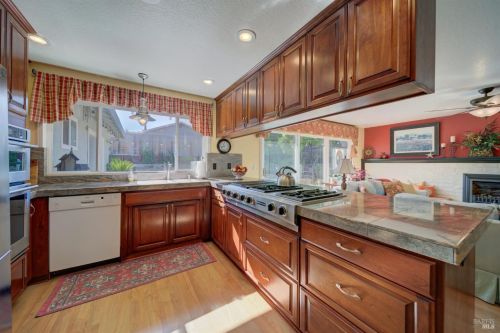 430 Willamette Dr, Vacaville CA  95688-4228 exterior