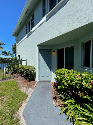1936 Gardenia Ct, West Palm Beach, FL 33404-1871